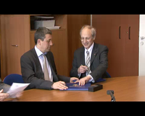 Cérémonie de signature entre Schneider Electric et l'Université Joseph Fourier, le 20 avril 2010.